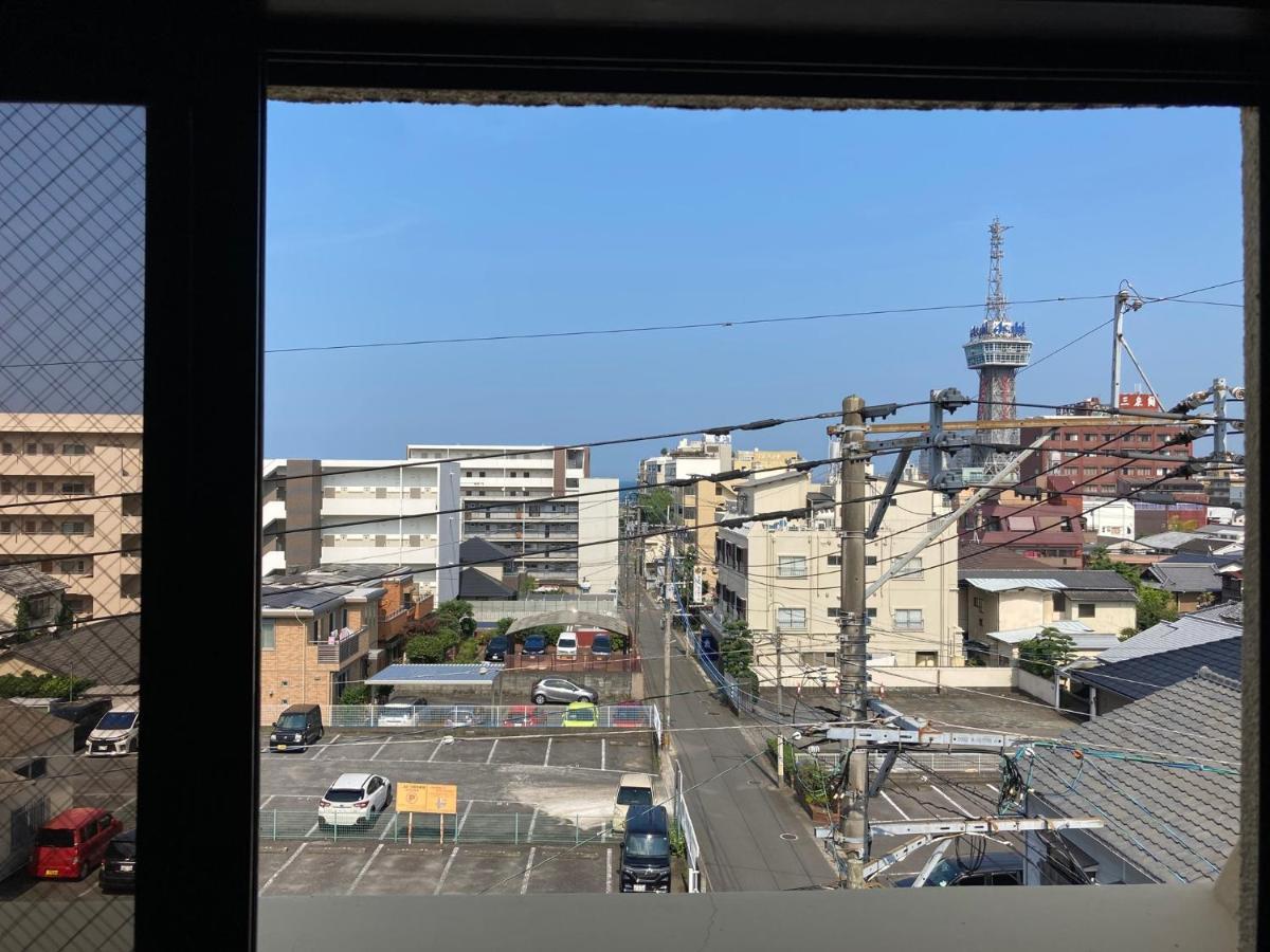 J-Hoppers Beppu Guesthouse ジェイホッパーズ別府ゲストハウス Buitenkant foto