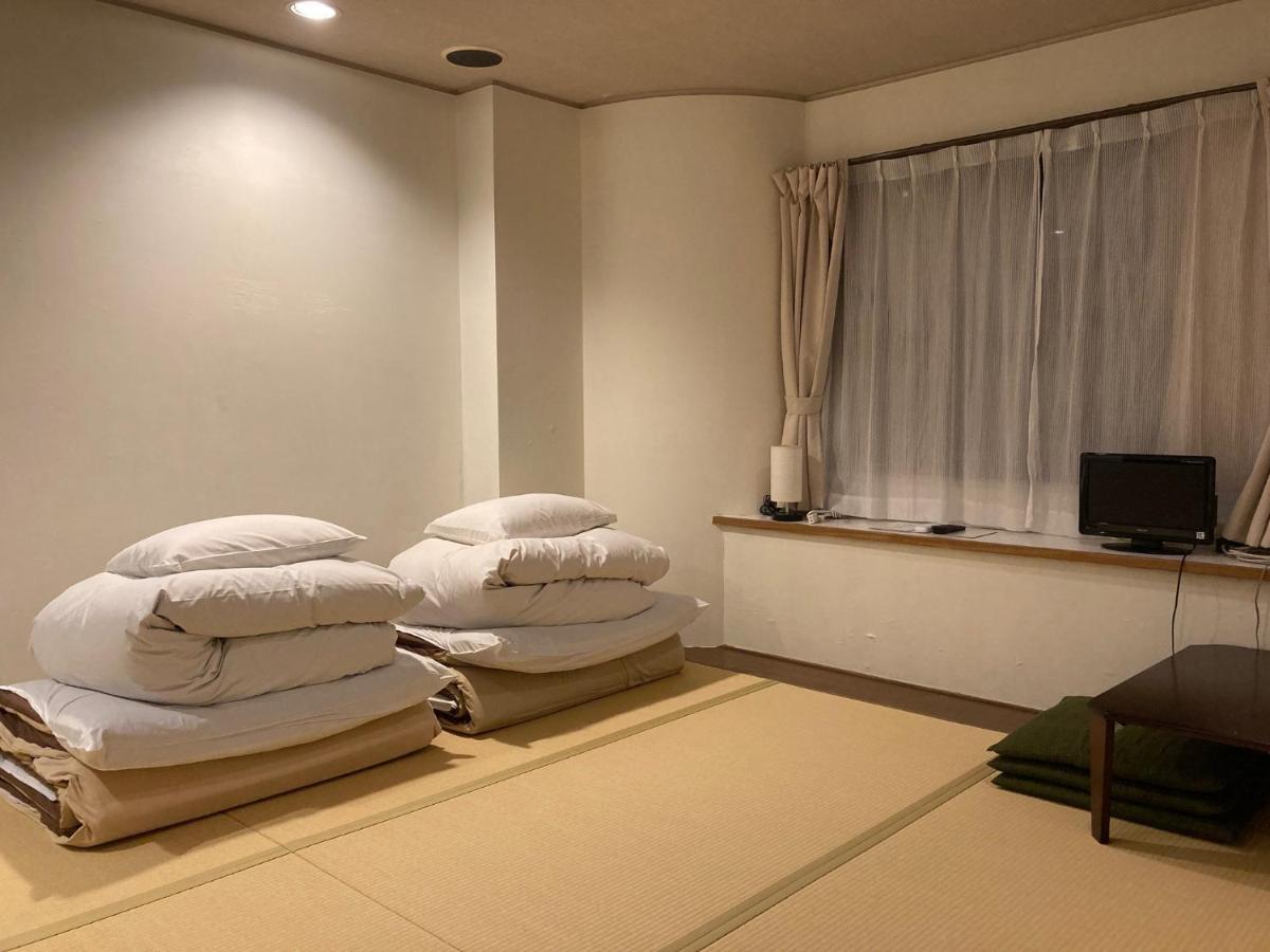J-Hoppers Beppu Guesthouse ジェイホッパーズ別府ゲストハウス Buitenkant foto